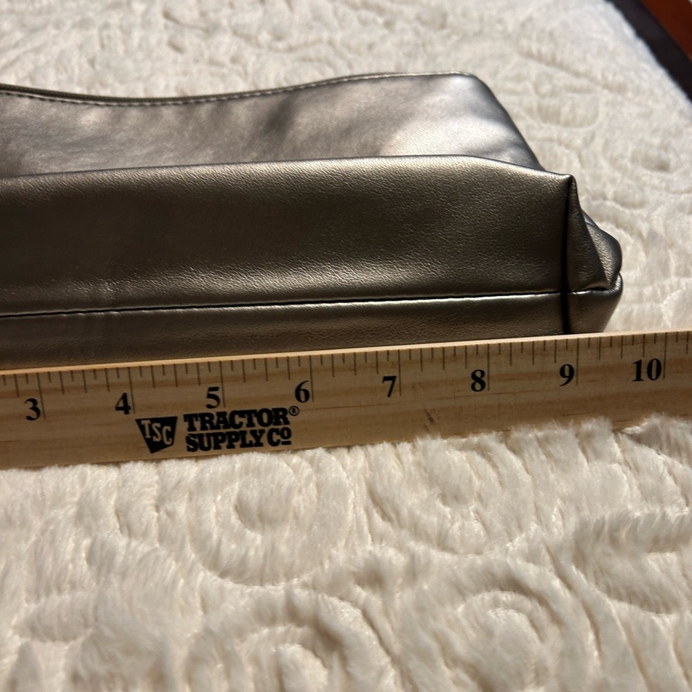 Woven Leather Bag. No scratches or stains. Rarely used. Measurements in photos. - Picture 12 of 15